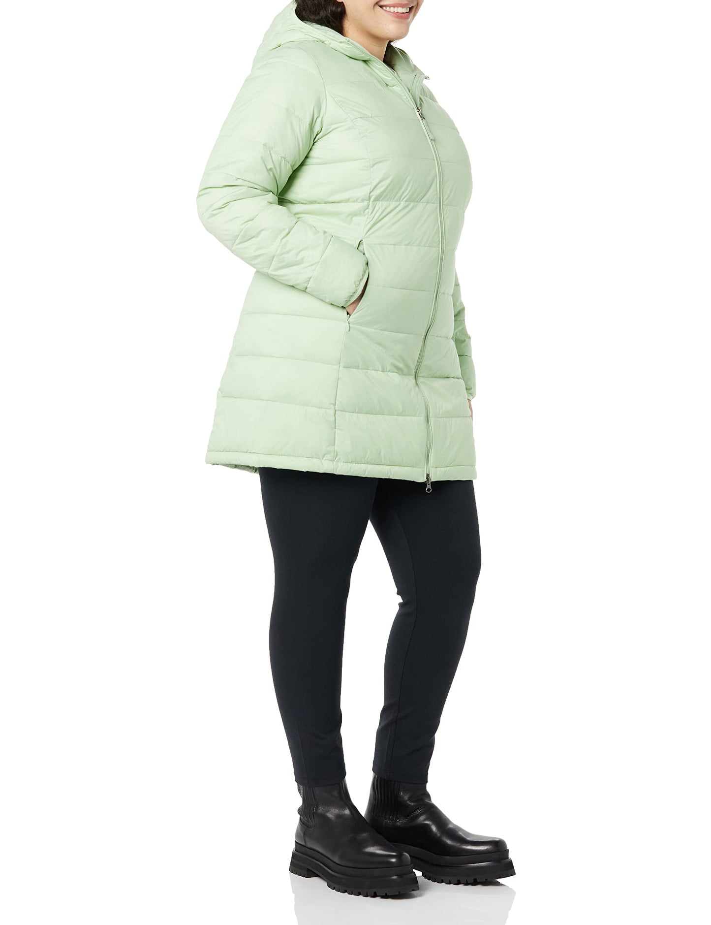 Amazon Essentials Women's Lightweight Water-Resistant Hooded Puffer Coat (Available in Plus Size)